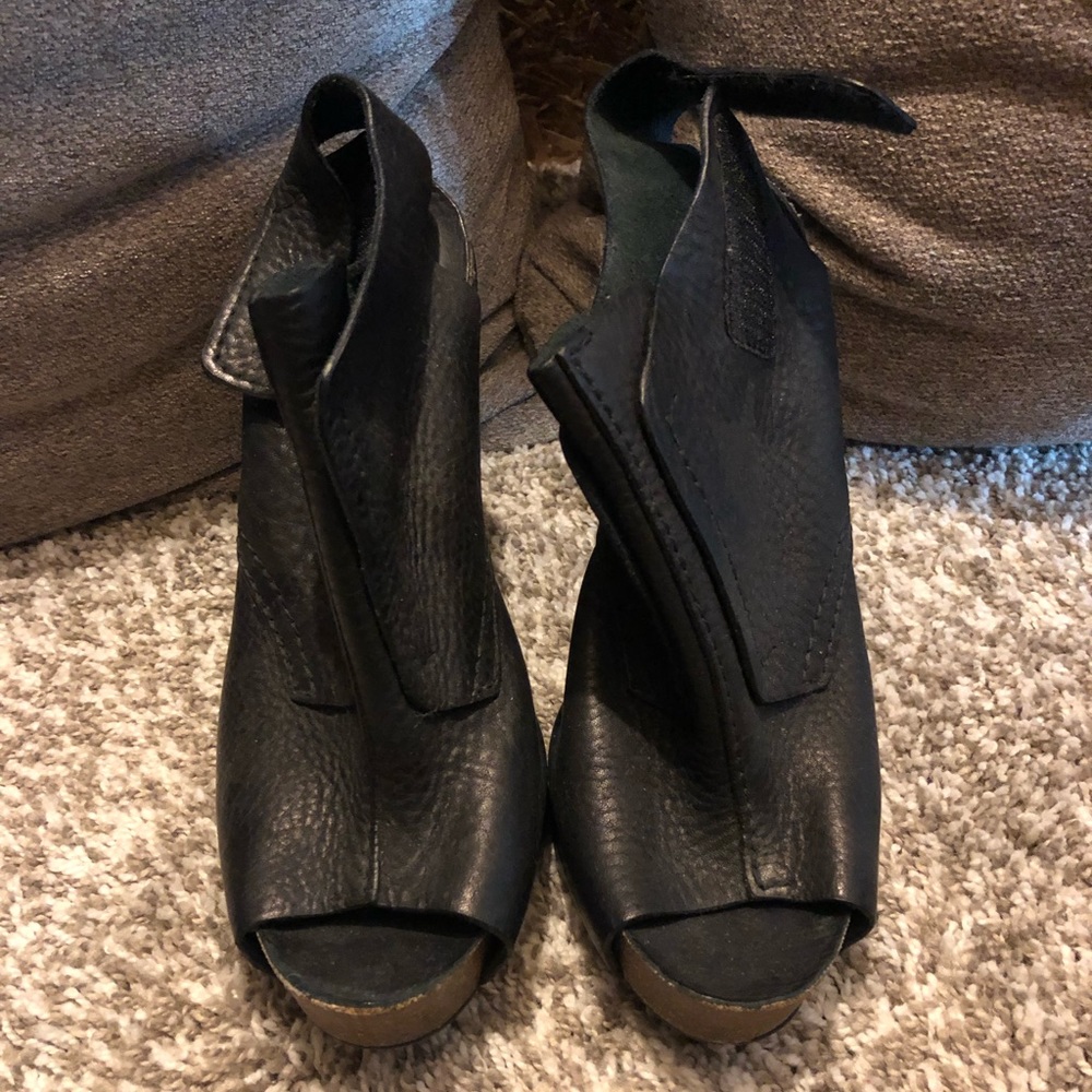 Pedro Garcia Heels